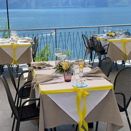 Hotel Alla Noce Limone sul Garda Luaran gambar