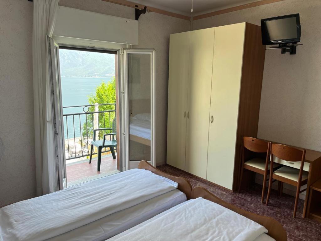Hotel Alla Noce Limone sul Garda Luaran gambar