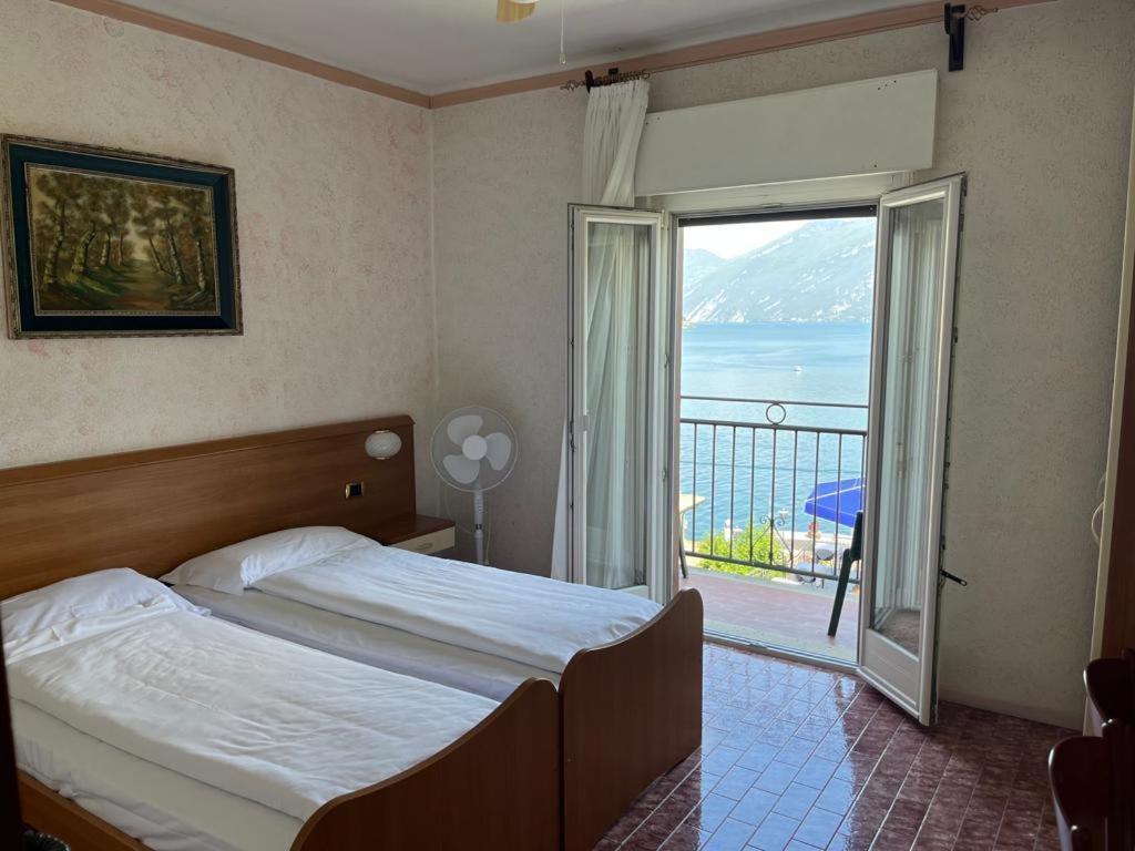 Hotel Alla Noce Limone sul Garda Luaran gambar