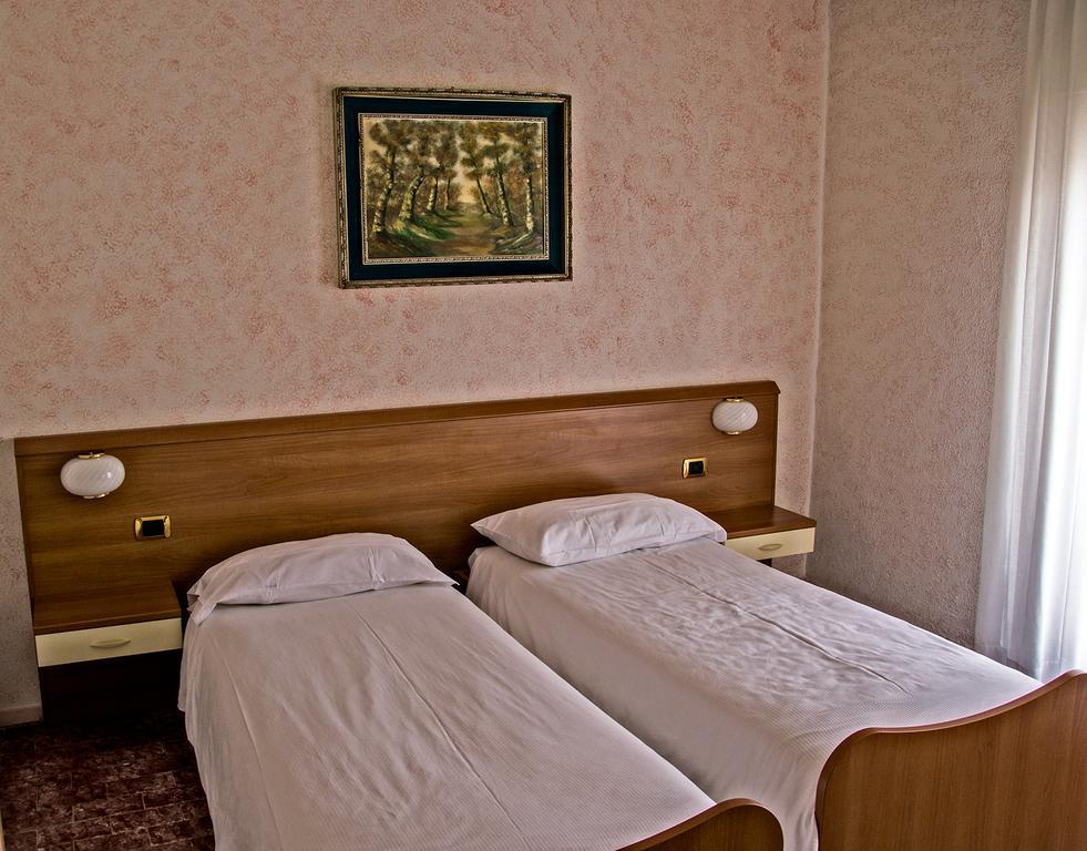 Hotel Alla Noce Limone sul Garda Bilik gambar